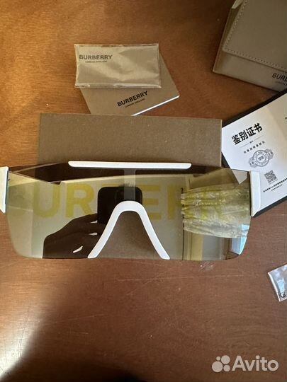 Солнцезащитные очки burberry