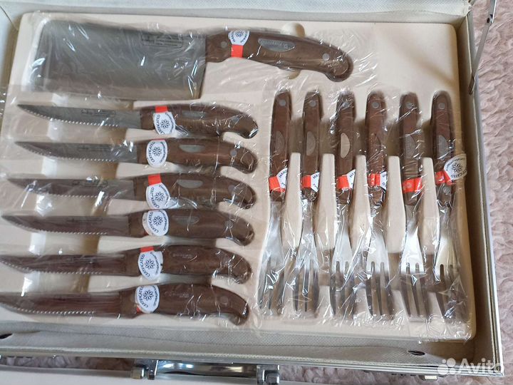 Набор ножей в кейсе