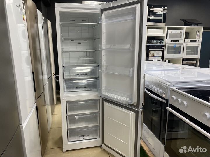 Холодильник Whirlpool WTNF 902