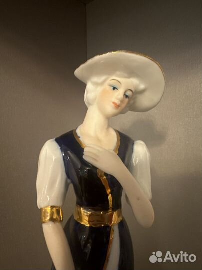 Статуэтка фарфор девушка royal dux bohemia