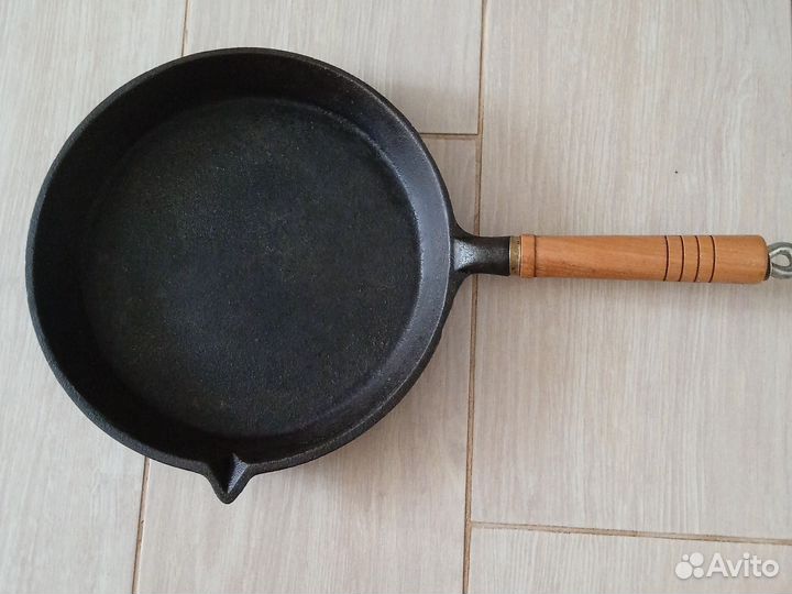 Чугунная сковорода