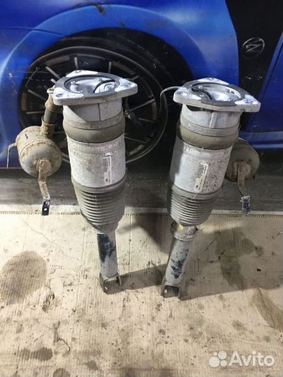Задние пневматические стойки в сборе Audi A8 D3
