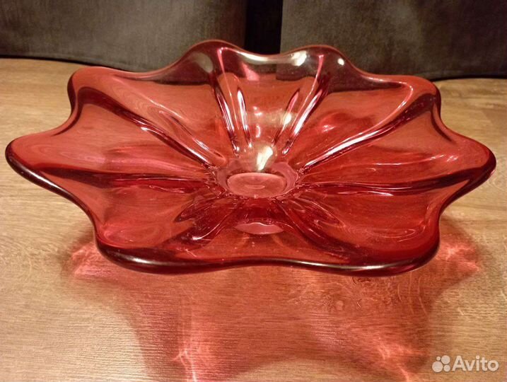 Интерьерное блюдо из гутного стекла