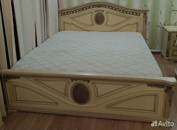 Спальный гарнитур