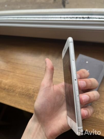 iPhone 8, 64 ГБ