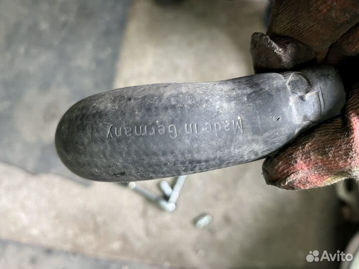 Патрубок радиатора ауди 100 c3