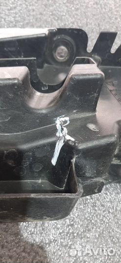 Направляющая бампера передняя левая Porsche