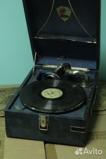 Старинный патефон завод Молот