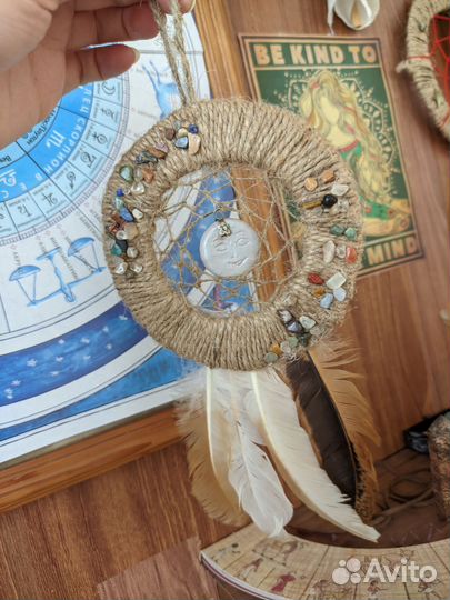 Оберег ручной работы с самоцветами