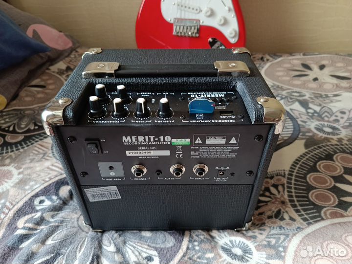 Электрогитара Fender с комбоусилителем