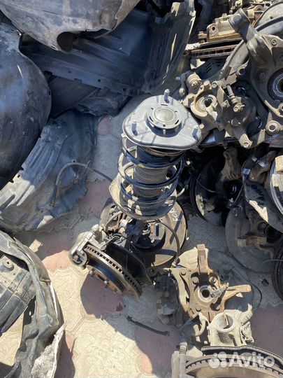 Стойка кулак диск Toyota corolla E210 передняя