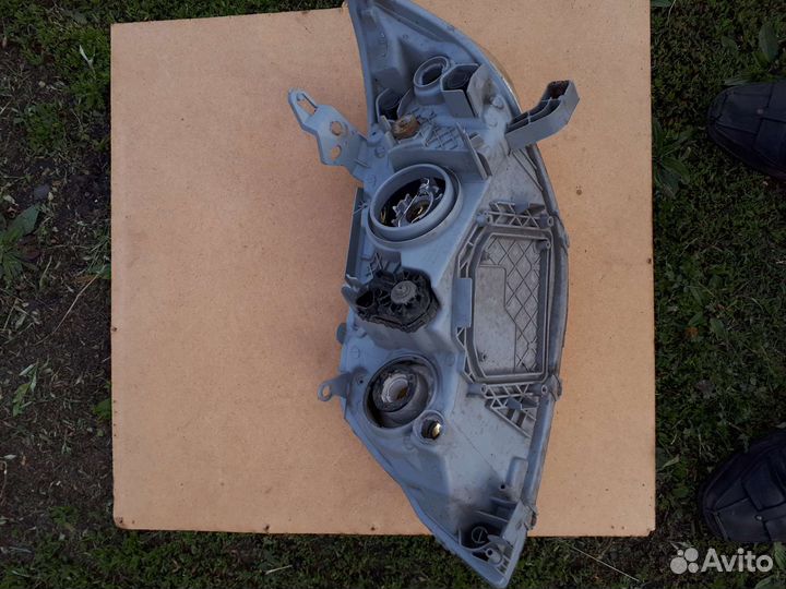 Фары на тойоту короллу филдр 2005 г