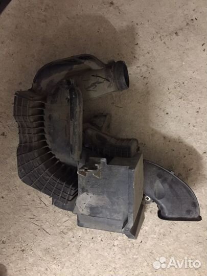 Корпус воздушного фильтра Mazda 3 BK 2.0