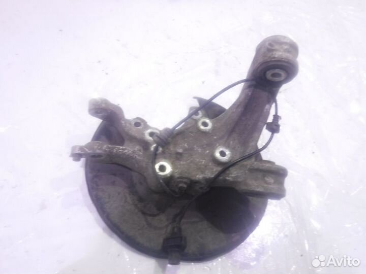 Кулак задний правый Хонда