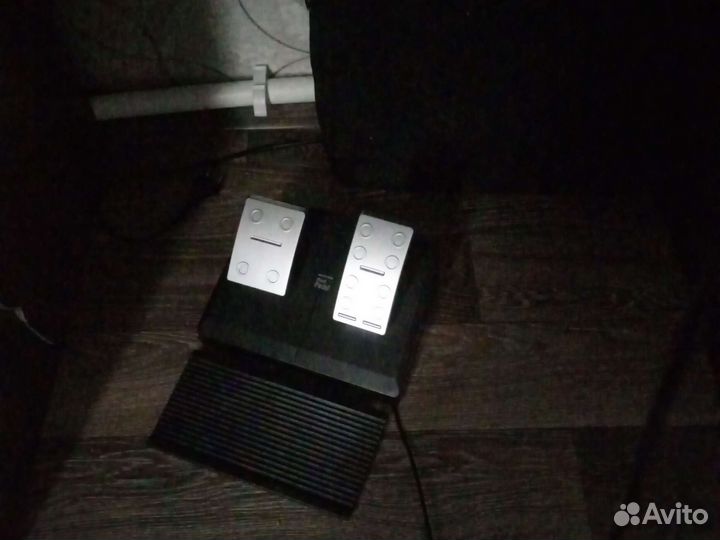 Игровой руль с педалями