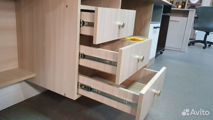 Письменный стол для школьника новый