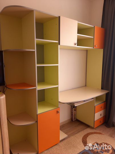 Стол в детскую комнату