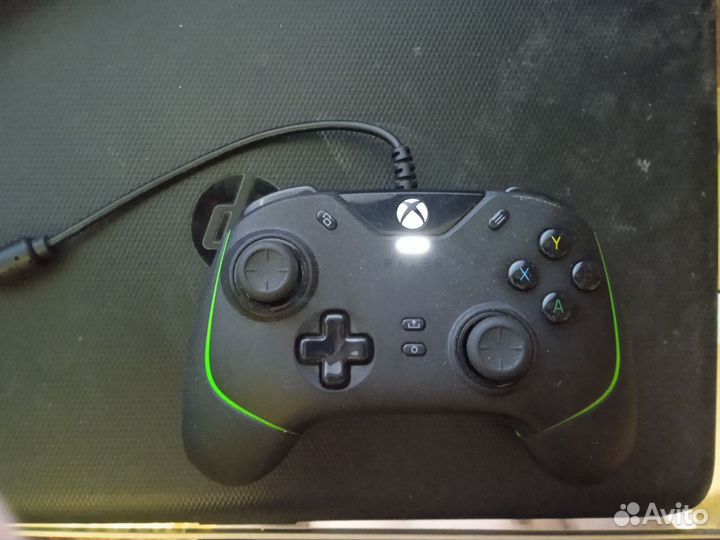 Геймпад Razer Wolverine v2