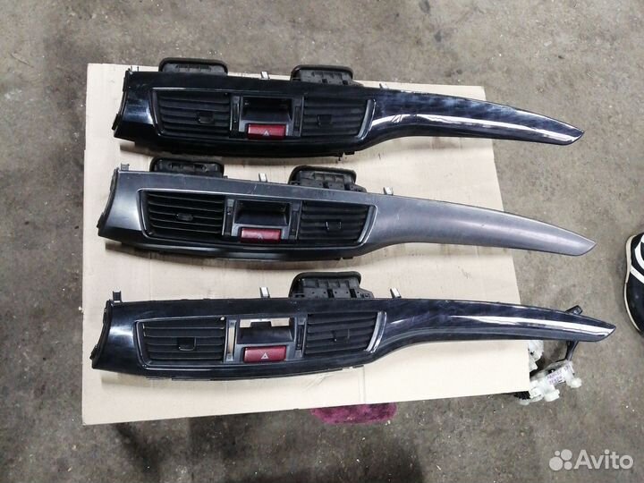 Центральная консоль торпеды Mitsubishi lancer 9