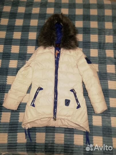 Пуховик женский белый