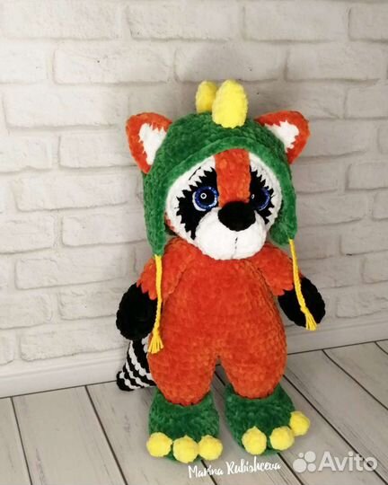 Плюшевый енот