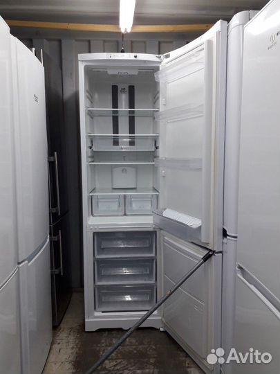 Холодильник б/у Hotpoint-Ariston HBM1201.06