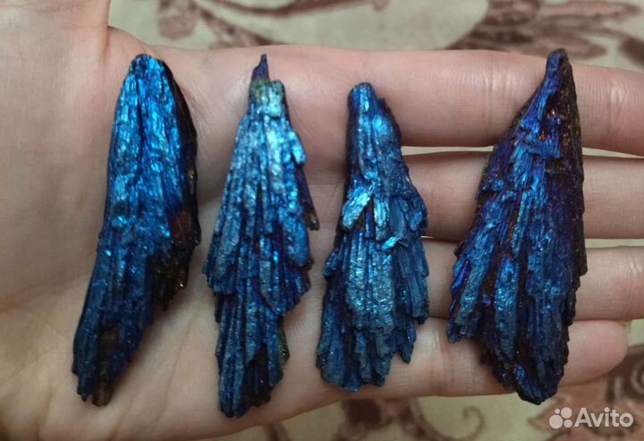 Кианит ведьмина метла камень
