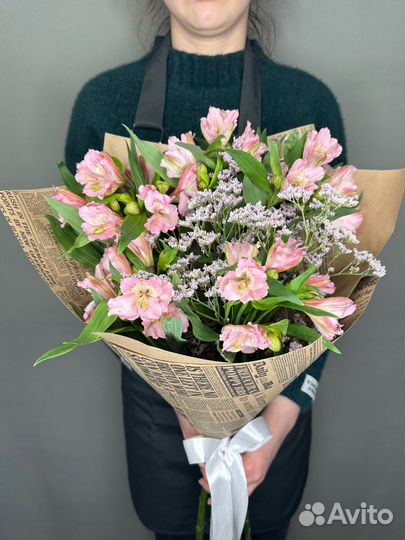 Букет альстромерии и лимониум