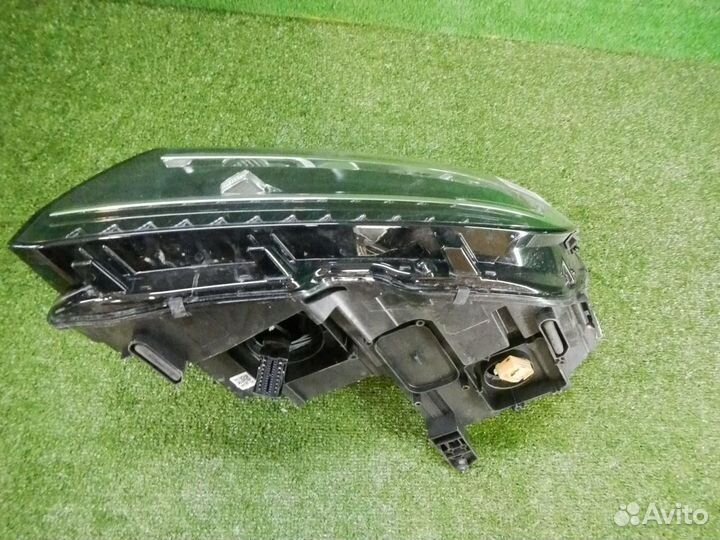 Фара левая Volkswagen Tiguan