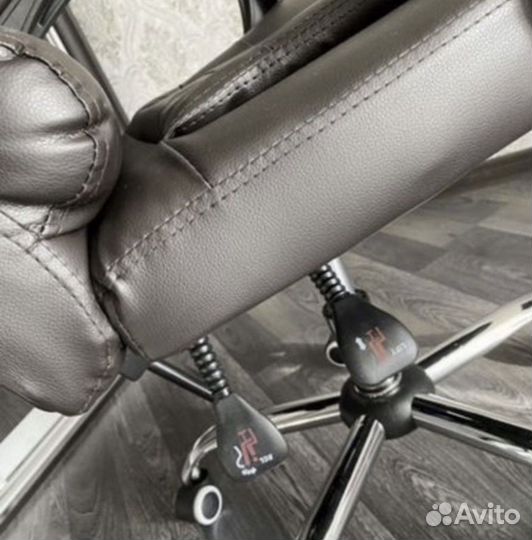 Офисное кресло с массажем