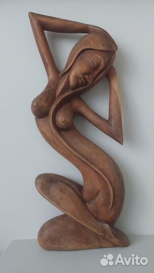 Статуэтка деревянная