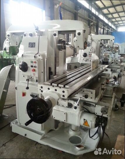 Вертикальный консольно-фрезерный станок X6132