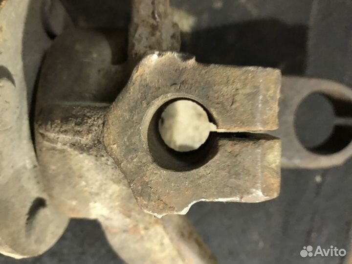 Кулак поворотный правый Форд Мондео 3 Ford Mondeo