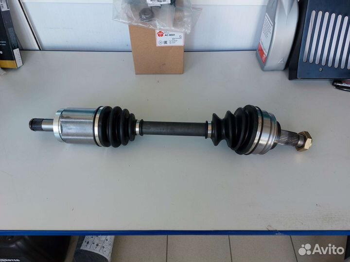 Приводной вал перед левый на BMW X5 E53