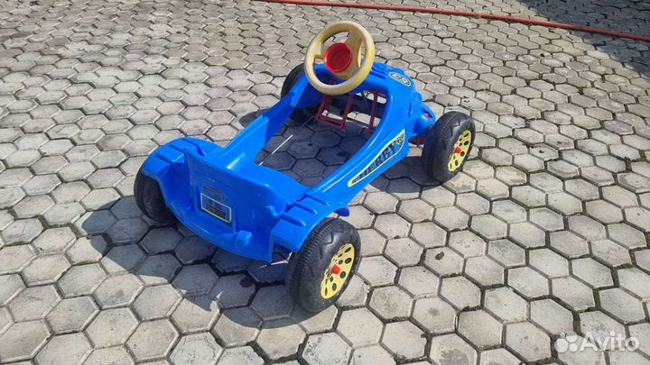Детская педальная машина