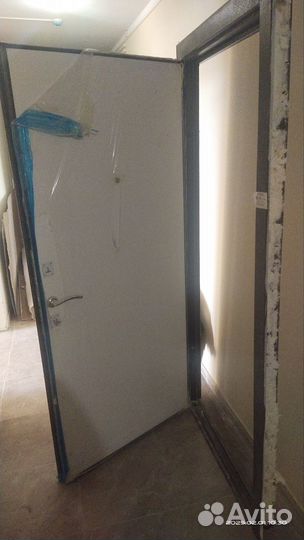 Дверь входная металлическая новая