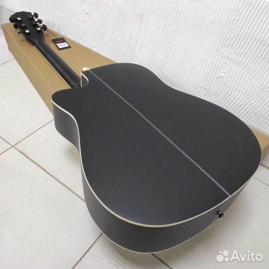 Гитара новая с большим барабаном и мощным звуком