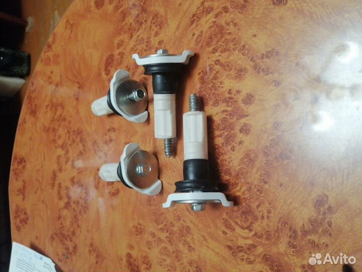 Транспортировочные болты для стиральной машины