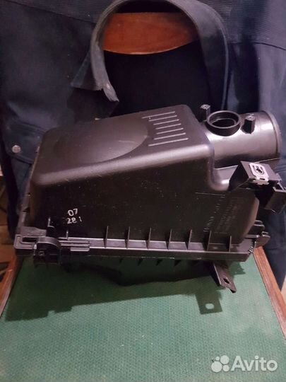 Корпус воздушного фильтра toyota авенсис