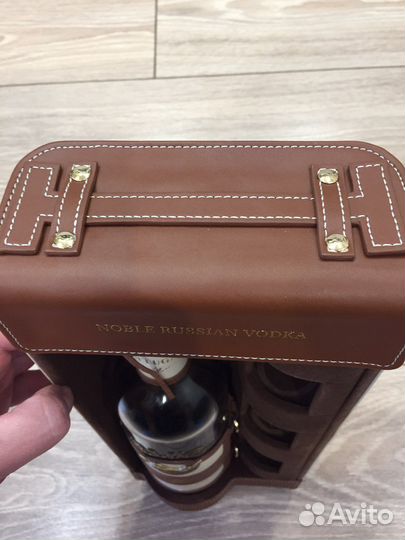 Кожаный футляр Белуга Аллюр