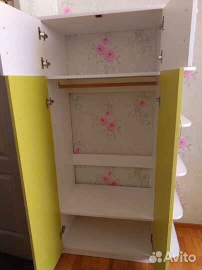 Шкаф детский с полками