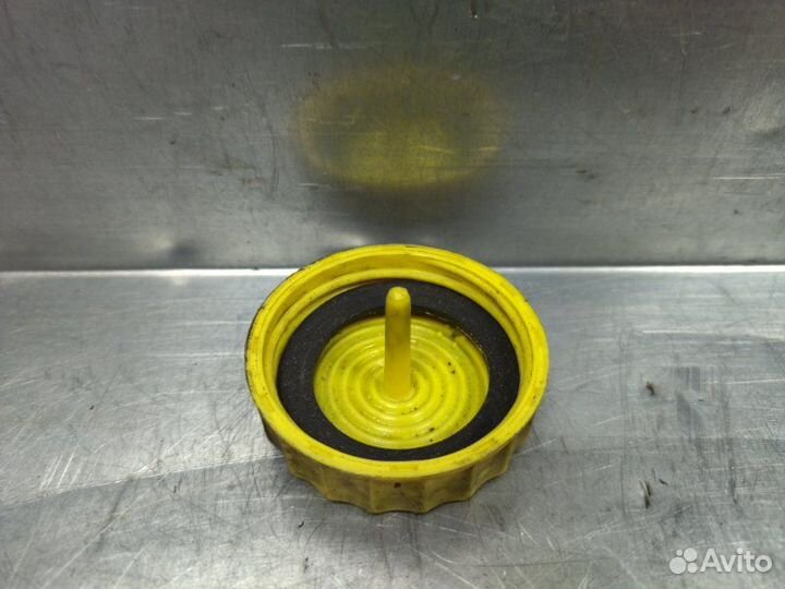 Крышка бачка тормозной жидкости Volkswagen passat