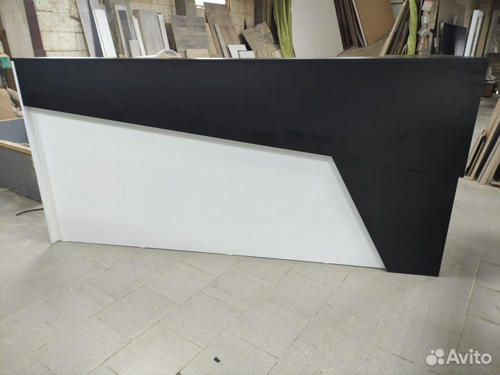 Стойка ресепшн