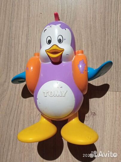 Игрушка для ванной Tomy Плескающийся пингвин (то27