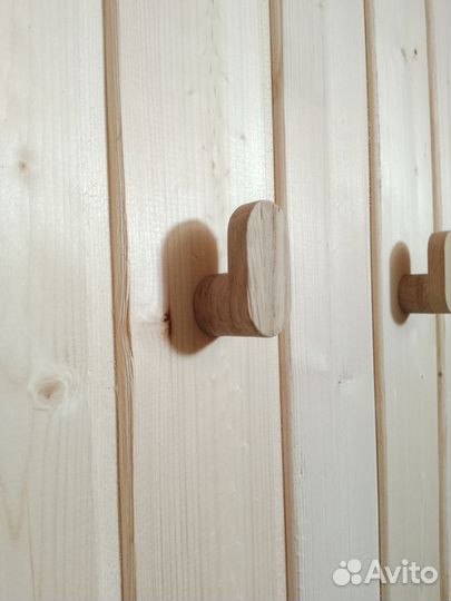 Крючок настенный из дуба