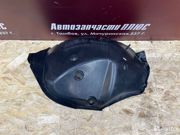 Подкрылок задний правый Nissan Terrano