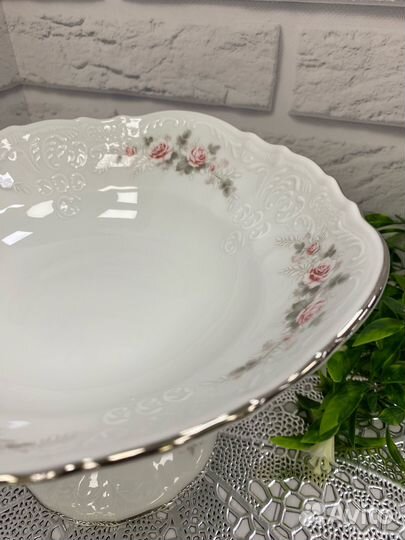 Салатник на ножке 