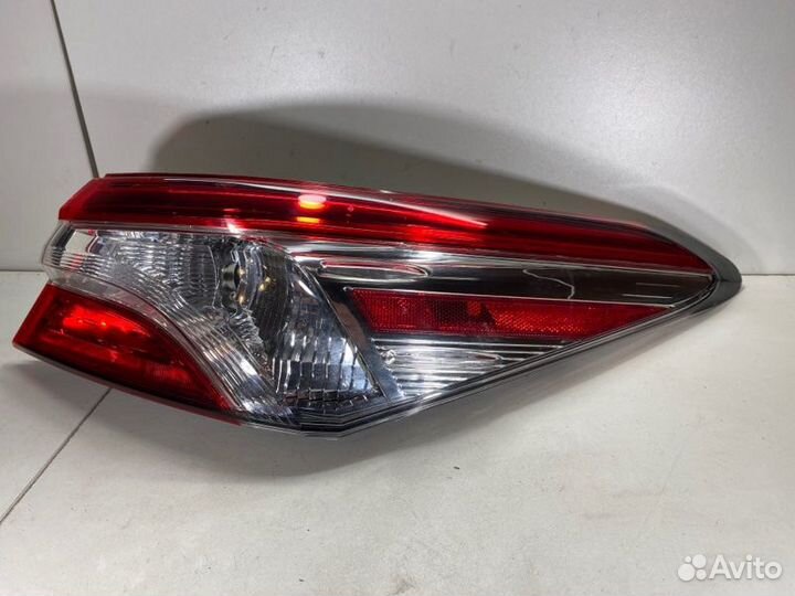 Фонарь задний правый Toyota Camry XV70 2018