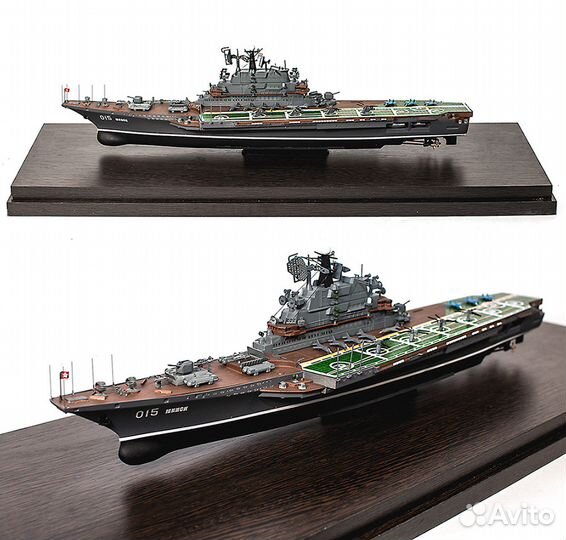 Модель корабля - авианосец Минск