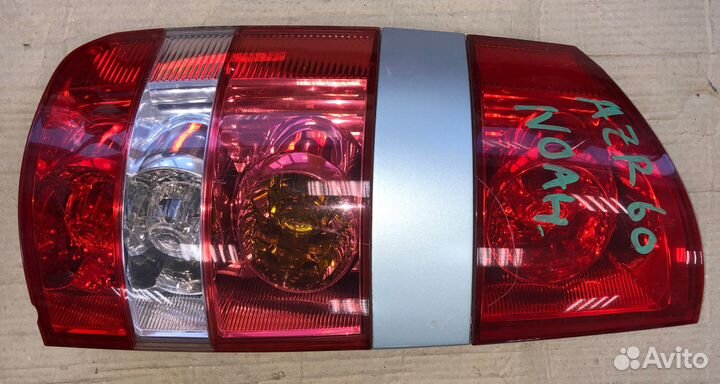 Фонарь задний левый toyota noah AZR60